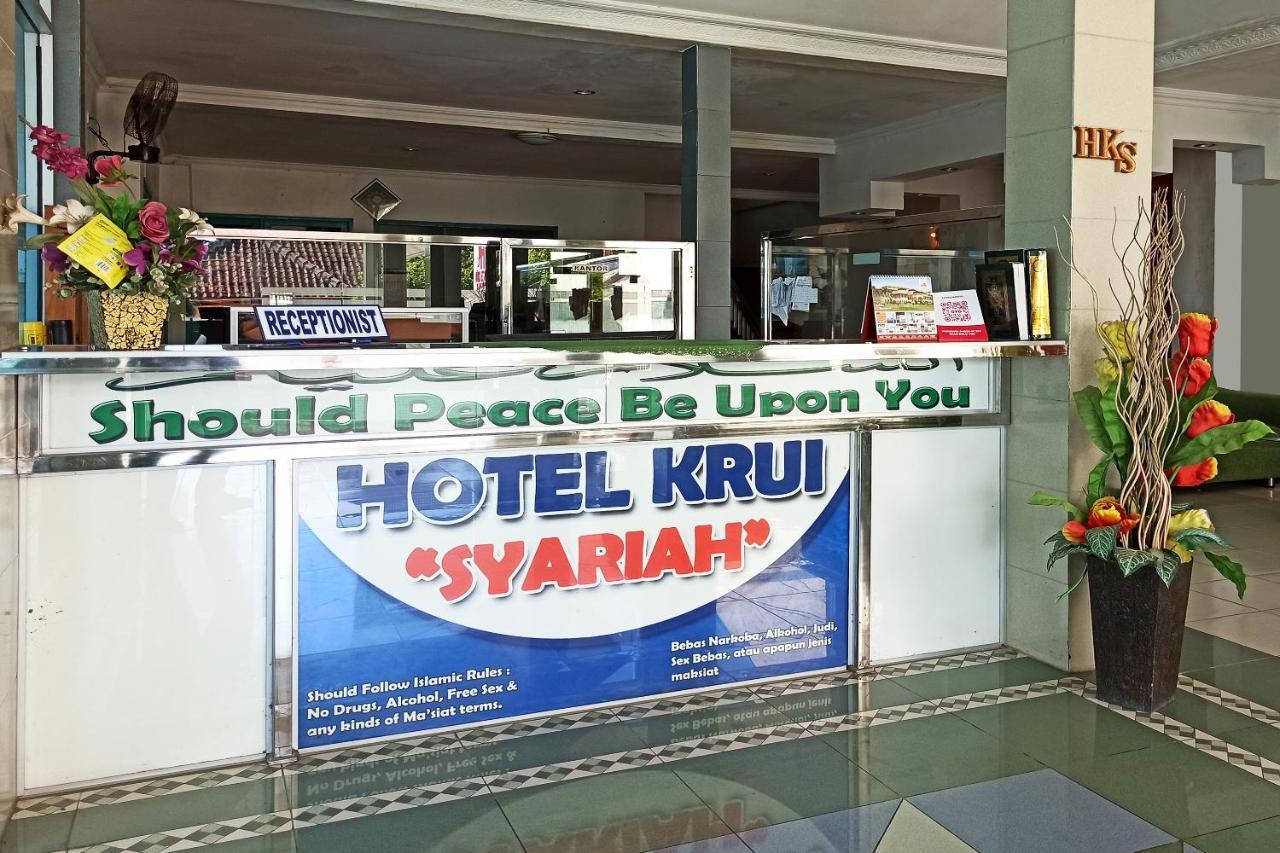 Oyo 2611 Hotel Krui Syariah Ngoại thất bức ảnh
