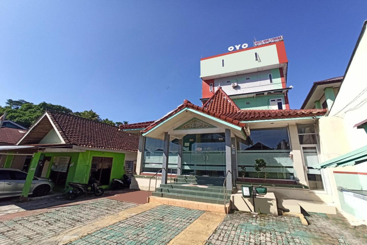 Oyo 2611 Hotel Krui Syariah Ngoại thất bức ảnh