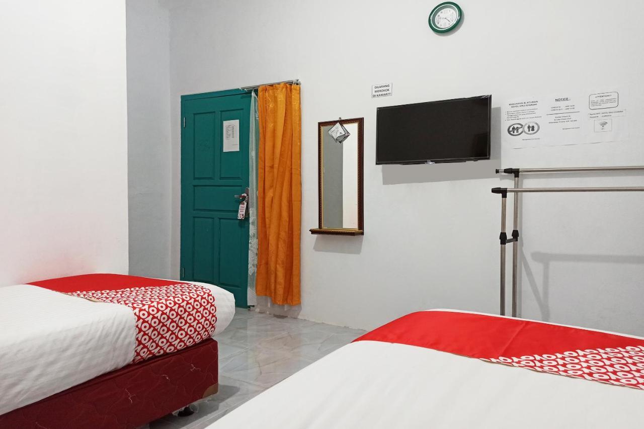 Oyo 2611 Hotel Krui Syariah Ngoại thất bức ảnh