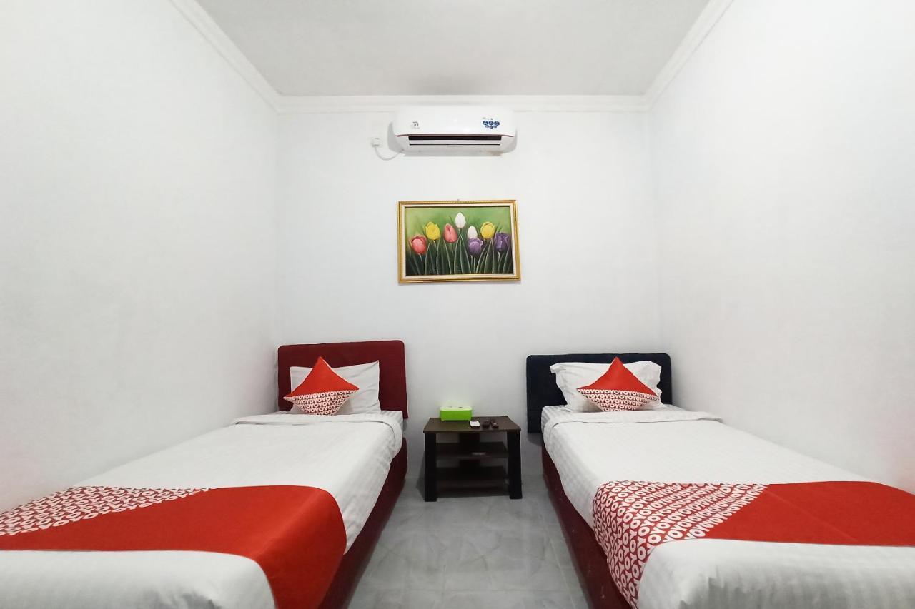 Oyo 2611 Hotel Krui Syariah Ngoại thất bức ảnh