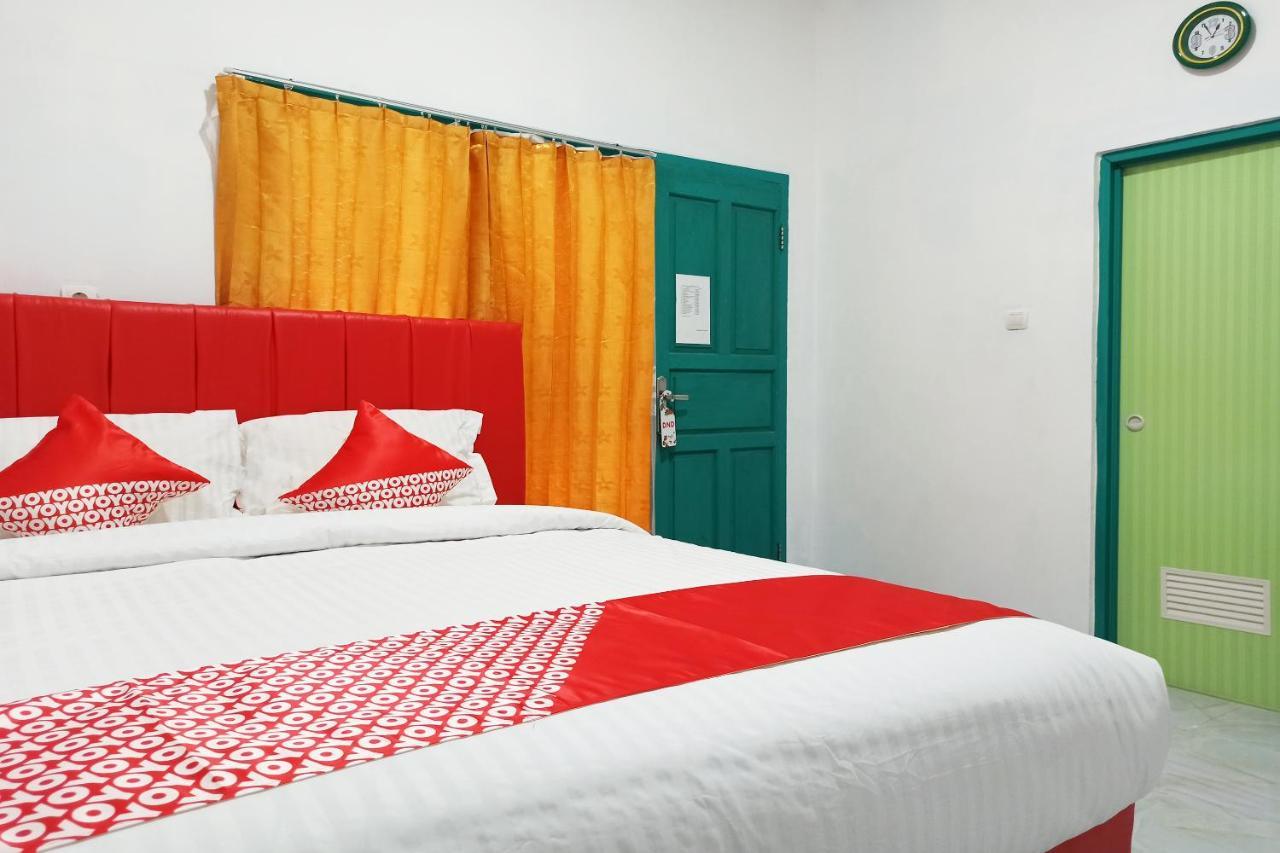 Oyo 2611 Hotel Krui Syariah Ngoại thất bức ảnh