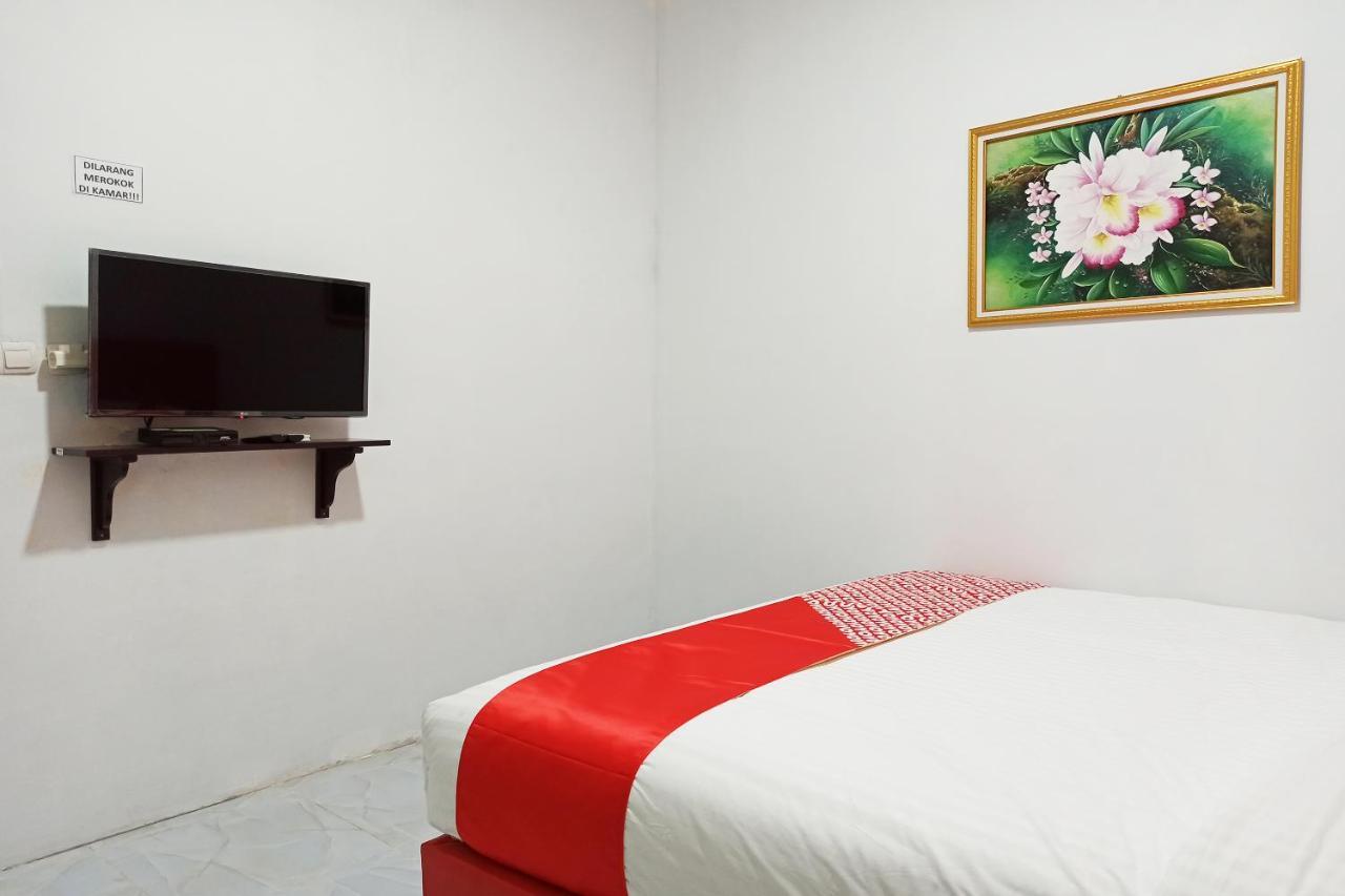 Oyo 2611 Hotel Krui Syariah Ngoại thất bức ảnh