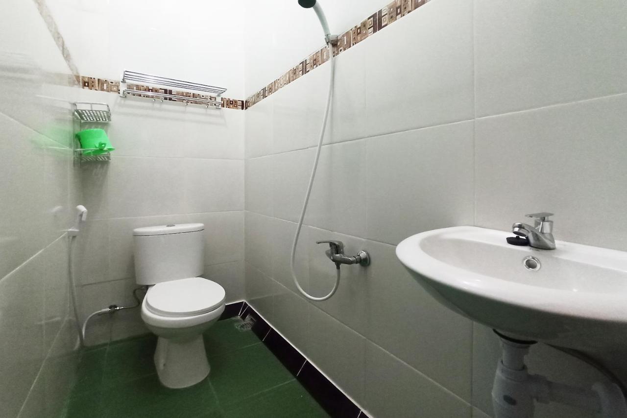Oyo 2611 Hotel Krui Syariah Ngoại thất bức ảnh
