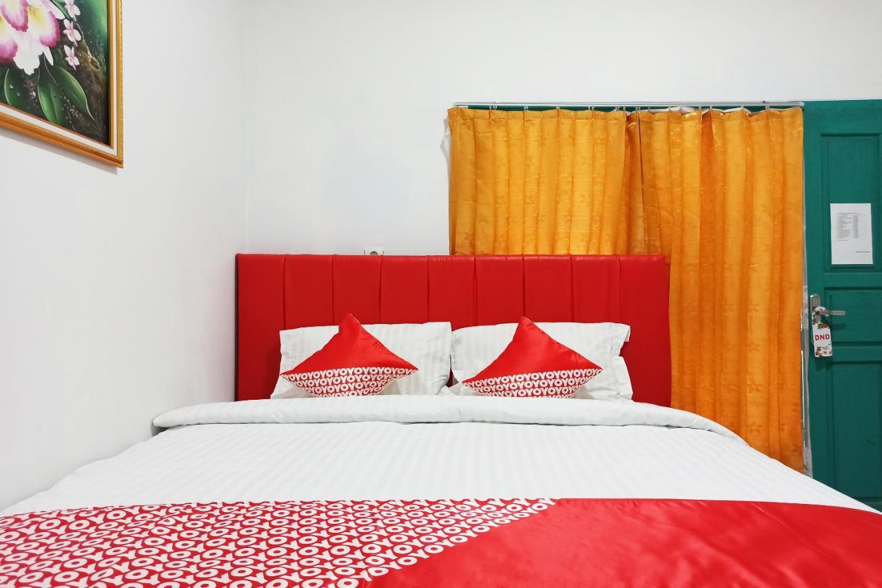 Oyo 2611 Hotel Krui Syariah Ngoại thất bức ảnh