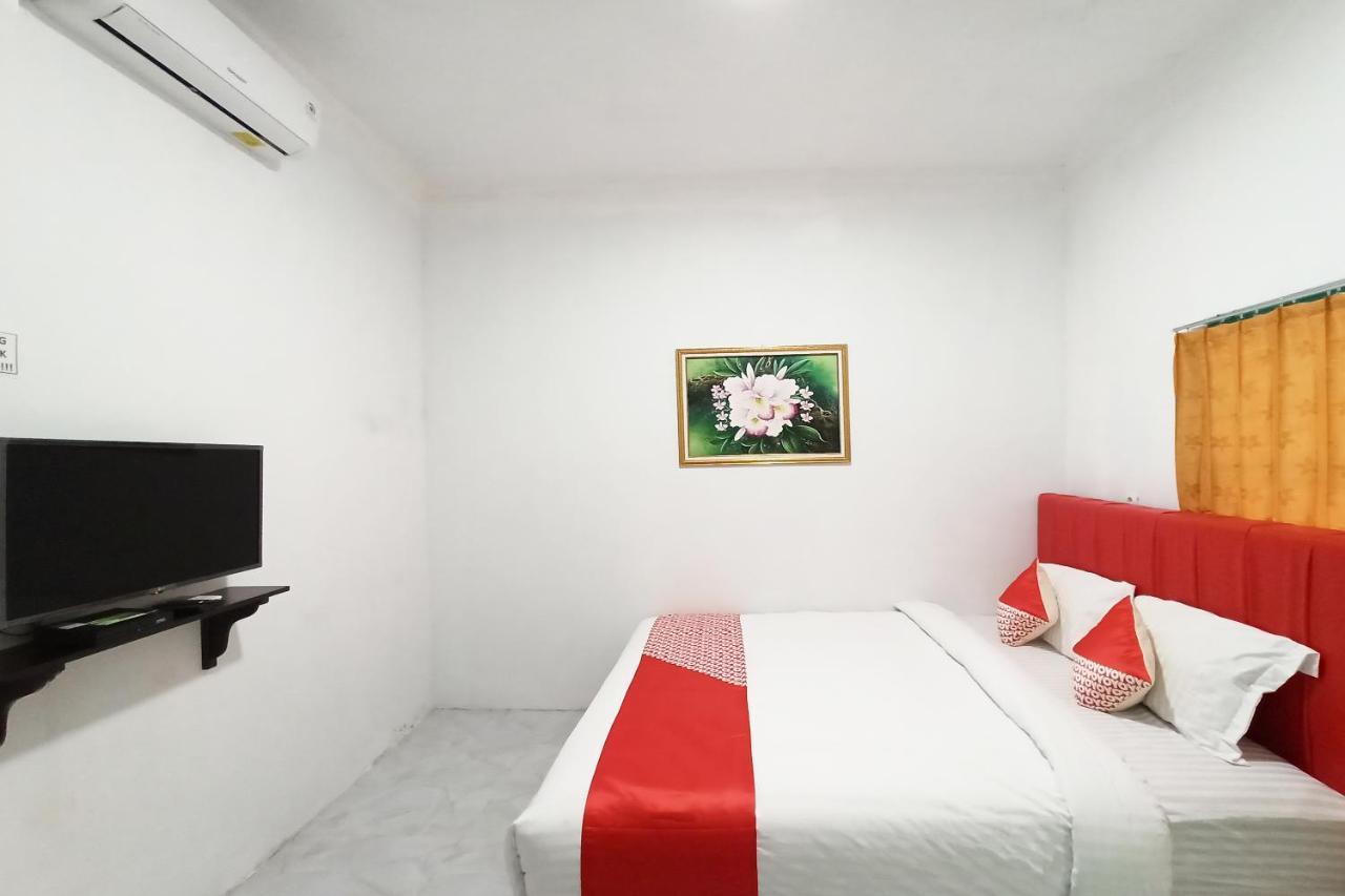 Oyo 2611 Hotel Krui Syariah Ngoại thất bức ảnh